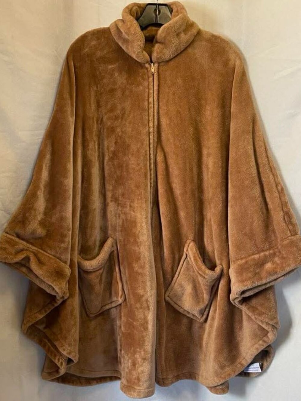 $$ SOLD $$ EUC Cozelle Tan Plush Zip Front Poncho Jacket Wrap Oversized One Size